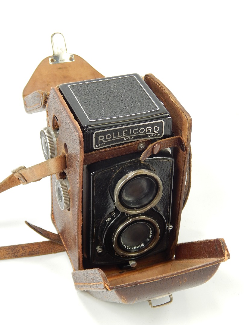 Appraisal: A Rolleicord twin lens reflex camera with Compur lens in