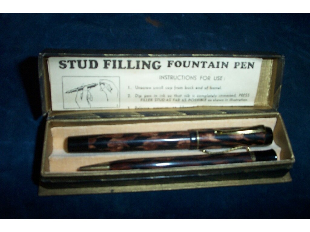 Appraisal: A stud fountain pen and propelling pencil in original box