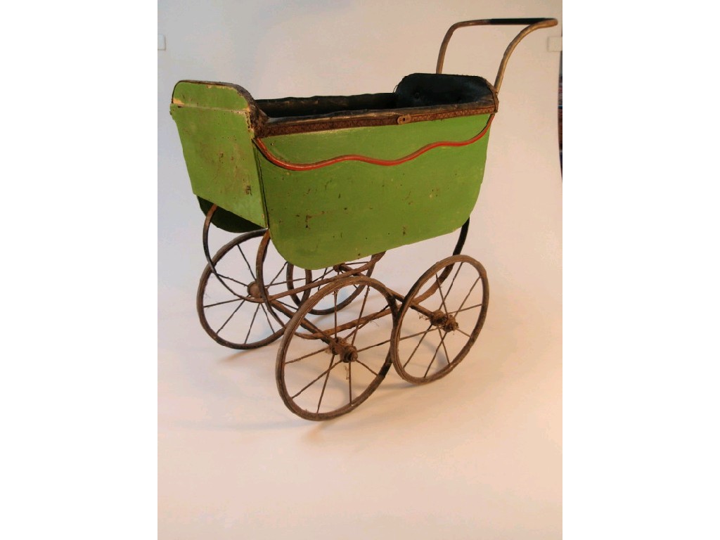 Appraisal: An Edwardian dolls pram