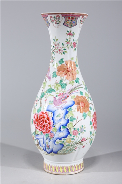 Appraisal: Chinese famille rose enameled porcelain vase with allover floral and