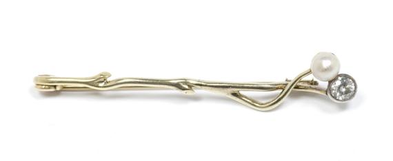 Appraisal: A PEARL AND DIAMOND BAR BROOCH ca Yellow gold and