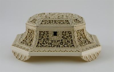 Appraisal: A Chinese Canton carved ivory casket elaborately decorated with panels