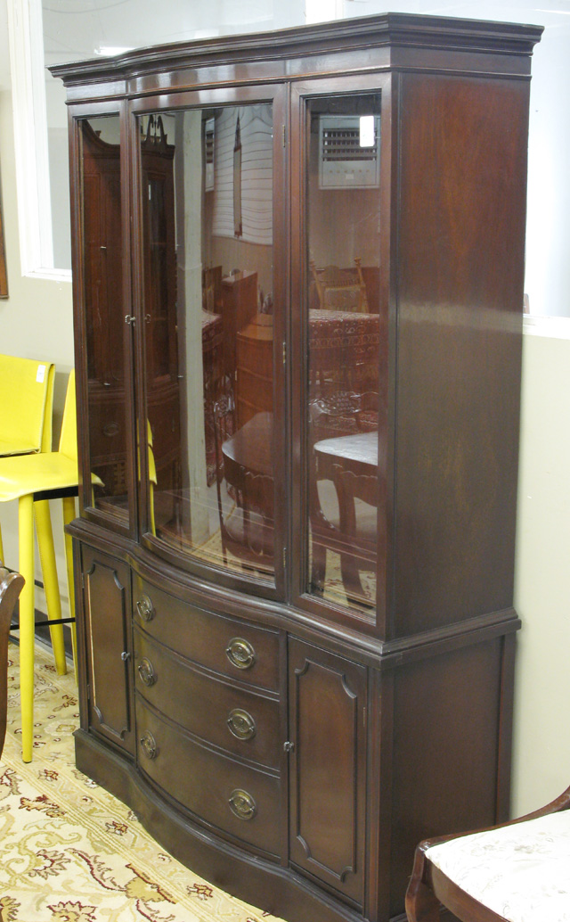 Appraisal: FEDERAL STYLE MAHOGANY CHINA CABINET ON BUFFET American mid- th