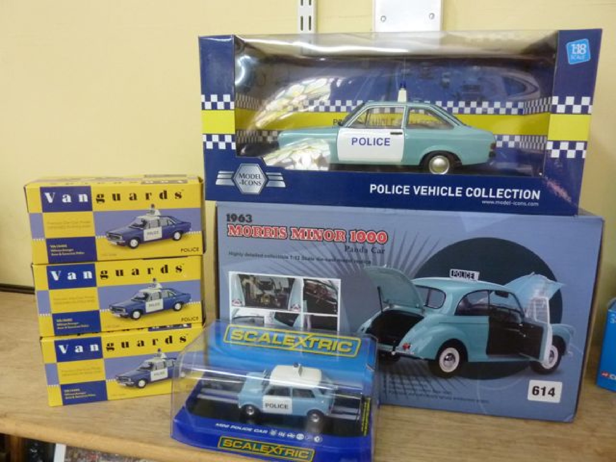 Appraisal: A selection of model vehicles to include a boxed Morris