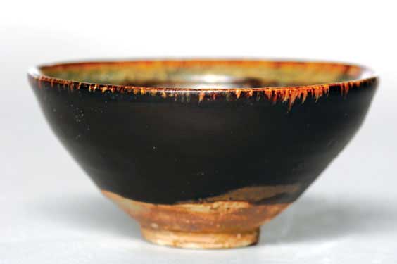 Appraisal: SONG CIZHOU TEABOWL Chinese Song Dynasty cizhou glazed teabowl the