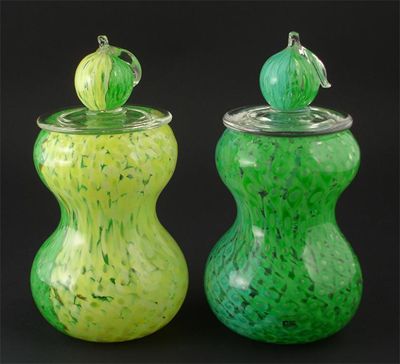 Appraisal: A pair of Fratelli Toso Murano glass vase and covers