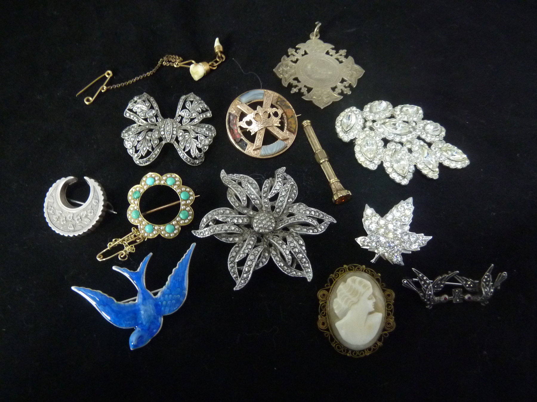 Appraisal: A silver crescent brooch a turquoise and pearl flowerhead brooch