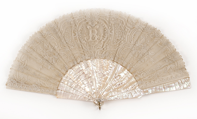 Appraisal: BEAUTIFUL LACE AND MOTHER-OF-PEARL FOLDING FAN French th CenturyWhite lace