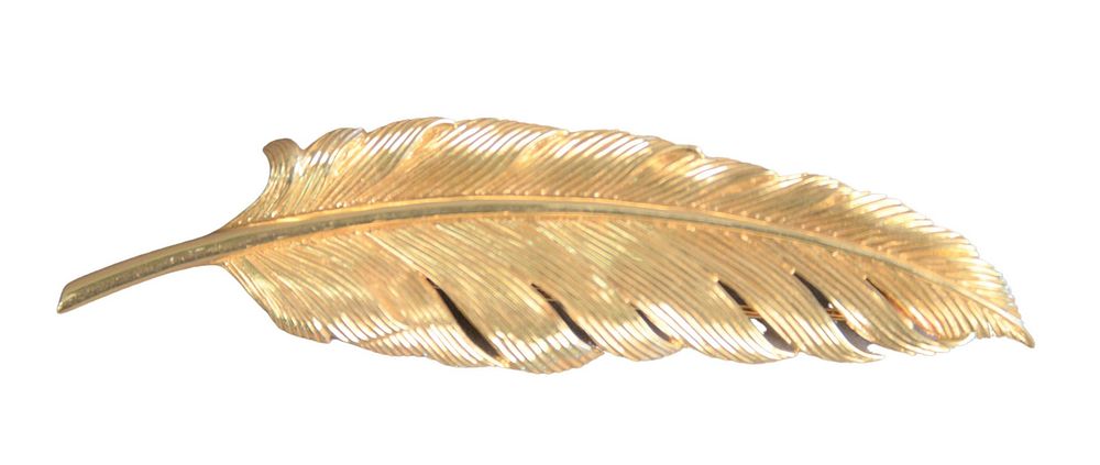 Appraisal: Karat Gold Feather Pin length inches grams Provenance From a