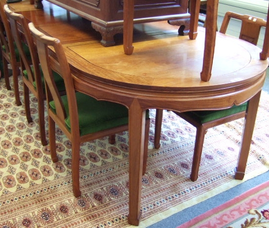 Appraisal: A th century Eastern hardwood extending dining table the shaped