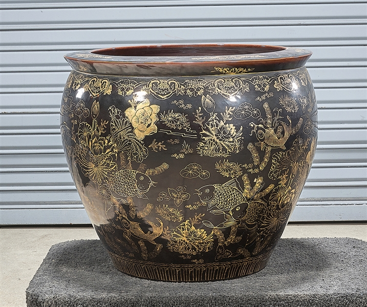 Appraisal: Chinese gilt painted porcelain vase with fish and underwater plant