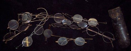 Appraisal: Sundry th Century and later pairs of spectacles including horn