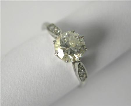 Appraisal: A platinum mounted diamond set ring the central claw set