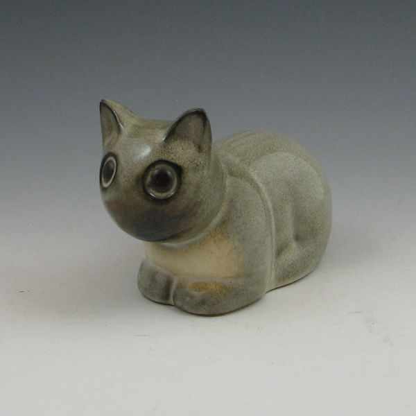 Appraisal: Howard Pierce cat figurine in gloss finish Marked Howard Piece