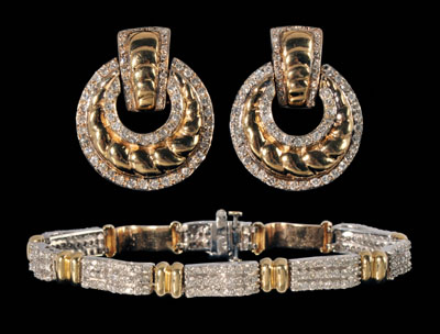 Appraisal: Diamond bracelet and earrings link style kt yellow and white