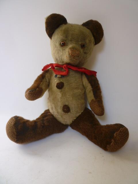 Appraisal: An English teddy bear early to mid th century with