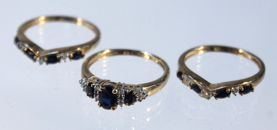 Appraisal: Three dress rings each with blue and white stones two