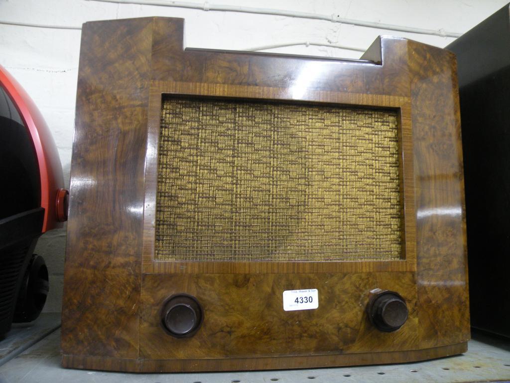 Appraisal: A s Phillip's radio in a burr walnut case with