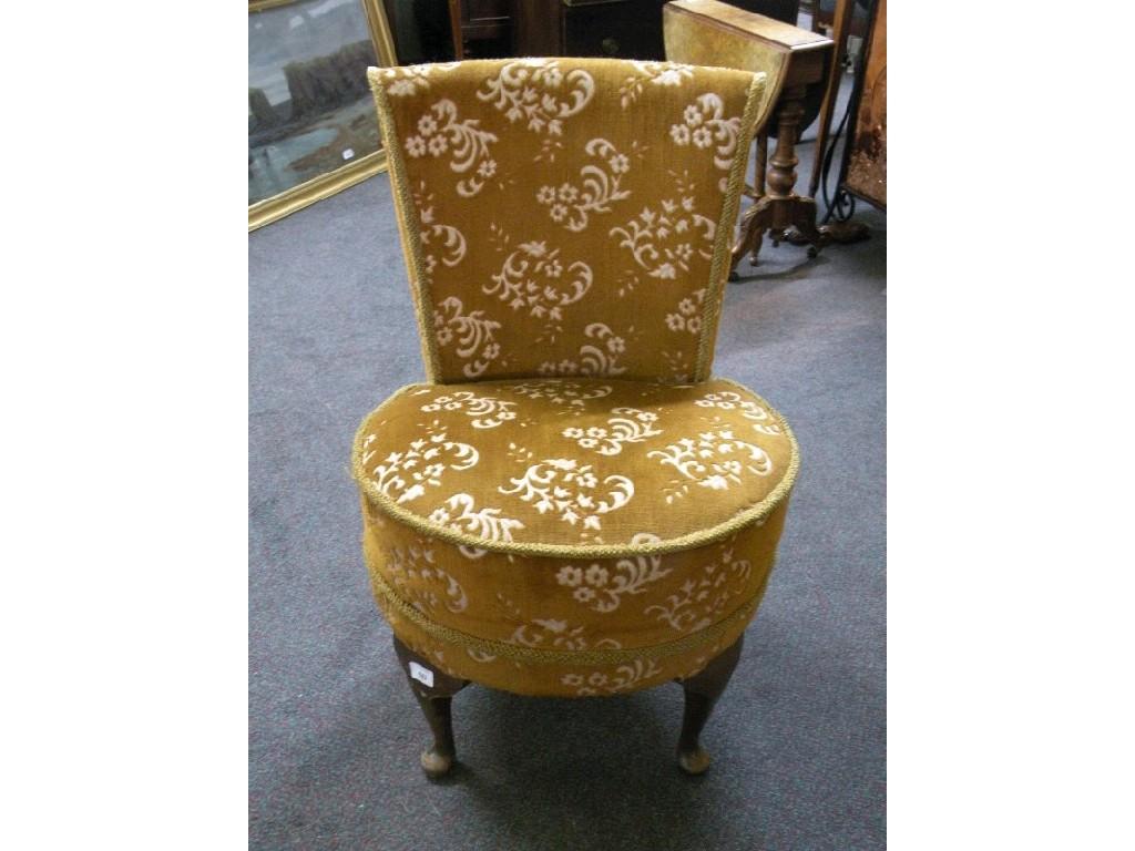 Appraisal: A nursing chair on cabriole legs