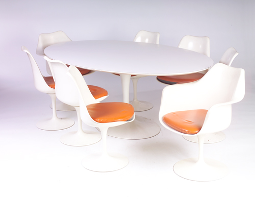 Appraisal: EERO SAARINEN KNOLL Pedestal Group dining table with oval white