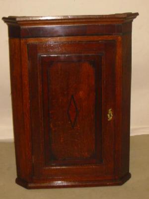 Appraisal: A GEORGE III OAK CORNER CUPBOARD with mahogany banding moulded