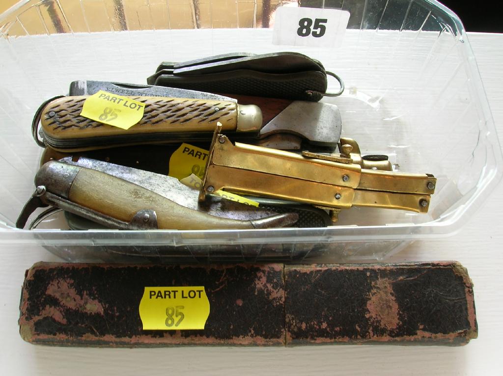 Appraisal: Seven assorted folding pocket knives together with a cut throat