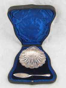 Appraisal: A silver butter shell and knife in original case Henry