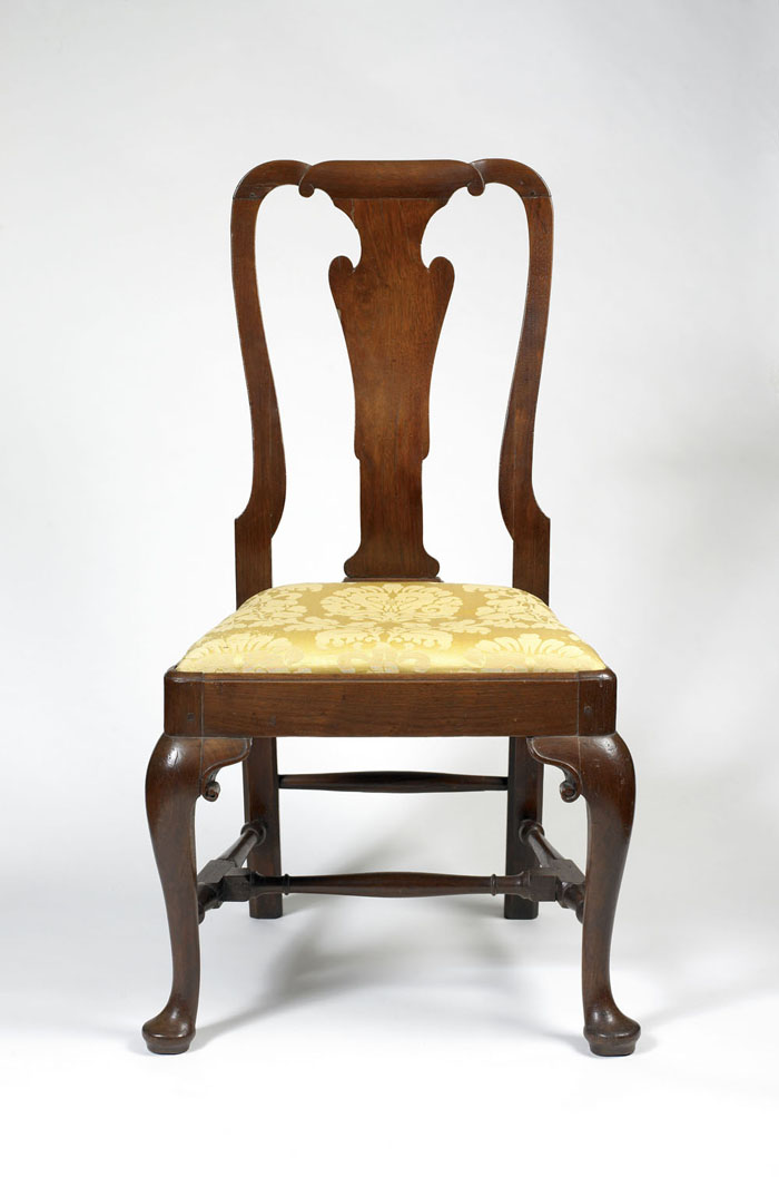 Appraisal: PHILADELPHIA QUEEN ANNE WALNUT SIDE CHAIR The modified yoked crest