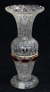 Appraisal: Moser vase having an urn form with a scalloped rim