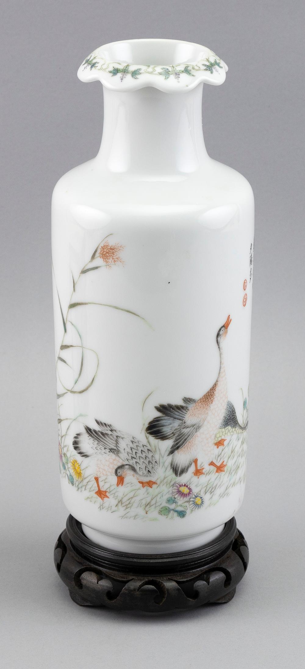 Appraisal: CHINESE PORCELAIN ROULEAU VASE EARLY TH CENTURY HEIGHT CHINESE PORCELAIN