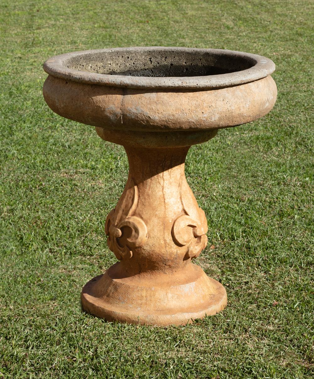 Appraisal: CONTEMPORARY CAST STONE BIRD BATHContemporary Cast Stone Bird Bath fleur