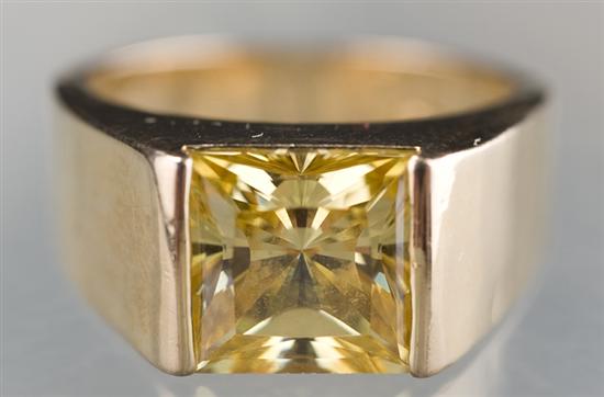 Appraisal: KT yellow gold ring with cubic zirconia Ring contains one