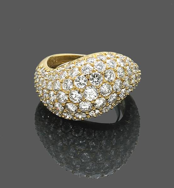 Appraisal: A diamond ring estimated total diamond weight carats mounted in