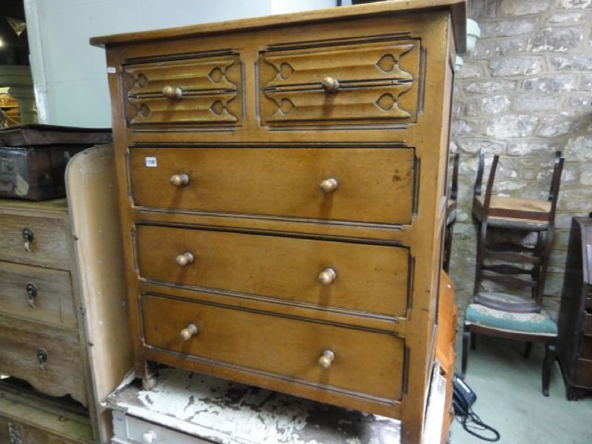 Appraisal: A good quality reproduction oak bedroom chest of three long