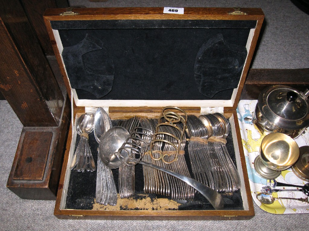 Appraisal: Cutlery box with a quantity of loose cutlery