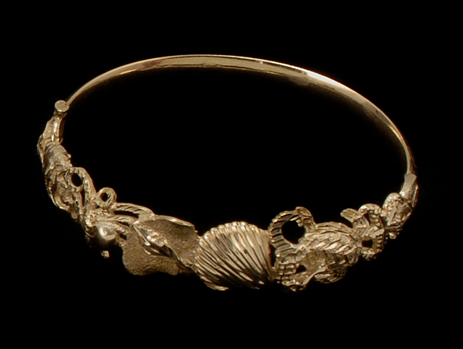 Appraisal: KT YELLOW GOLD BRACELET With seashell and fish motifs Diameter