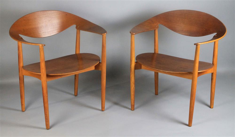 Appraisal: PAIR OF METROPOLITAN CHAIRS BY EJNER LARSEN AND AKSEL BENDER