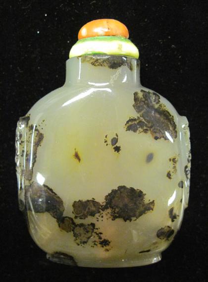 Appraisal: Large Chinese agate snuff bottleqing dynasty