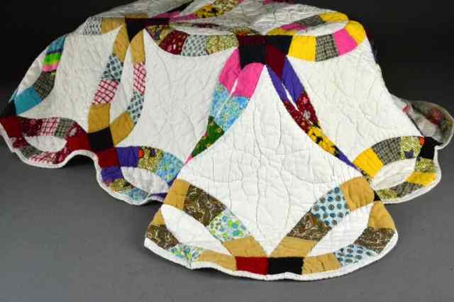 Appraisal: Handmade Quilt - Wedding Ring DesignColorful quilting on white circa