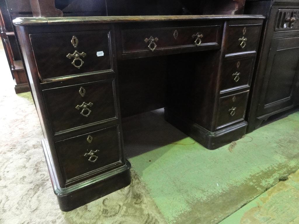 Appraisal: A Victorian kneehole pedestal desk fitted with an arrangement of