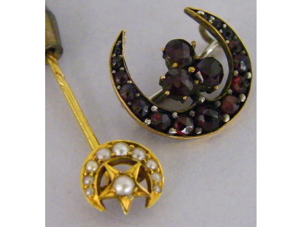 Appraisal: Gold pearl set crescent stick pin cased together with a