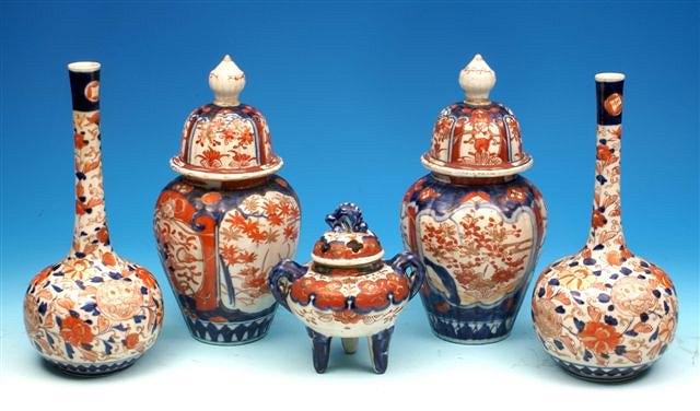 Appraisal: A small collection of Imari porcelain including a pair of