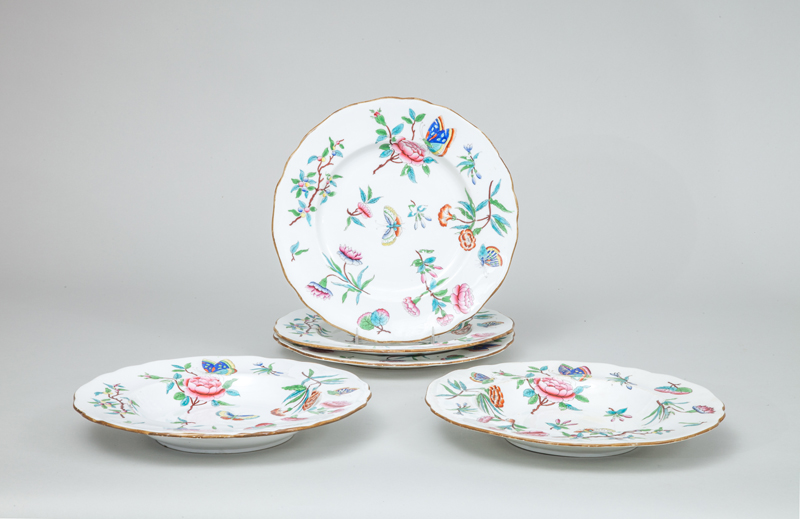 Appraisal: SET OF THREE CHAMBERLAIN'S WORCESTER DINNER PLATES AND TWO MATCHING