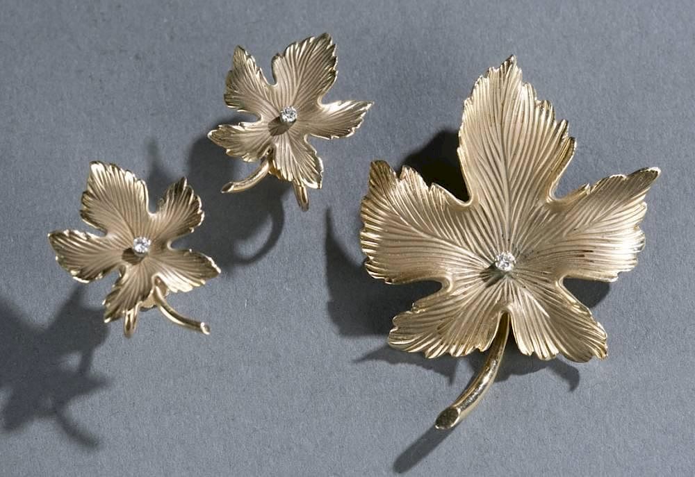 Appraisal: Diamond kt maple leaf brooch and earring set A diamond