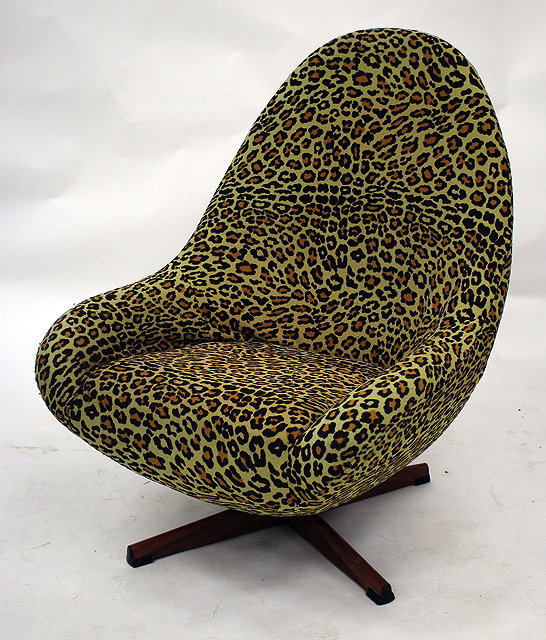 Appraisal: A MID TO LATE TH CENTURY OCCASIONAL CHAIR of egg