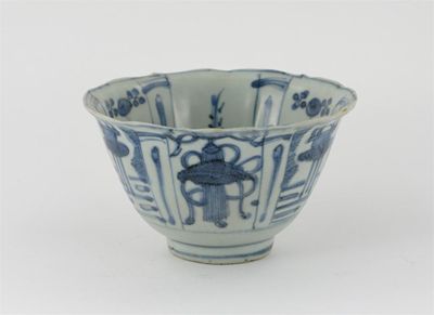 Appraisal: A Chinese blue and white Kraak porcelain bowl painted with