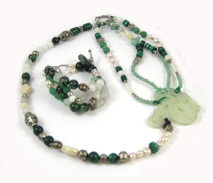 Appraisal: NECKLACE BRACELET AND EARRINGS SET each with aventurine beads freshwater