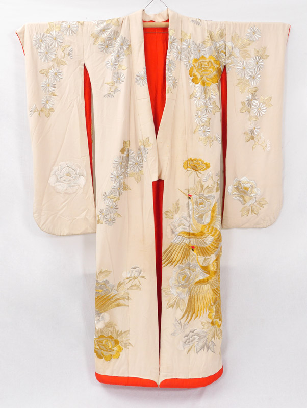 Appraisal: JAPANESE WEDDING KIMONO Cream silk exterior with metallic thread cranes