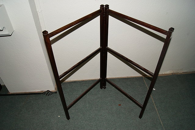 Appraisal: A MAHOGANY FOLDING TOWEL RAIL