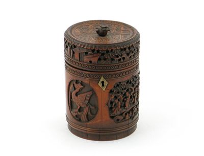 Appraisal: A Chinese bamboo tea caddy with a hinged lid and